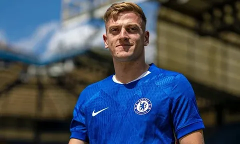 Chelsea đón tân binh đầu tiên, Man United chính thức hỏi mua Bryan Mbeumo
