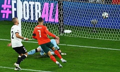 Cristiano Ronaldo tỏa sáng đưa Bồ Đào Nha vào chung kết Nations League