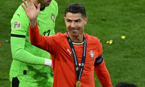 Jack Grealish lọt tầm ngắm của nhiều câu lạc bộ, Ronaldo từ chối thi đấu tại FIFA Club World Cup