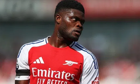 Arsenal chia tay với Thomas Partey, rộng cửa chiêu mộ Benjamin Sesko