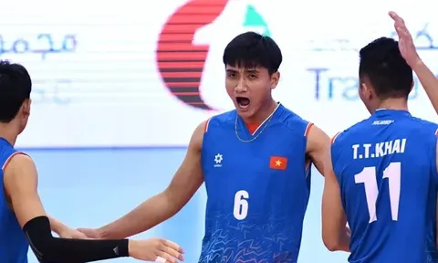 Đội trưởng Phạm Văn Hiệp cùng đội tuyển bóng chuyền nam dự SEA V.League 2025