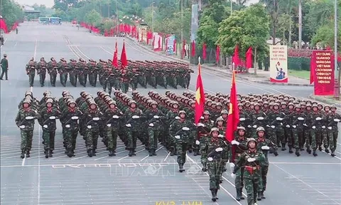 Khoảng 30.000 đại biểu và nhân dân dự diễu binh, diễu hành mừng 80 năm Cách mạng tháng Tám và Quốc khánh 2/9