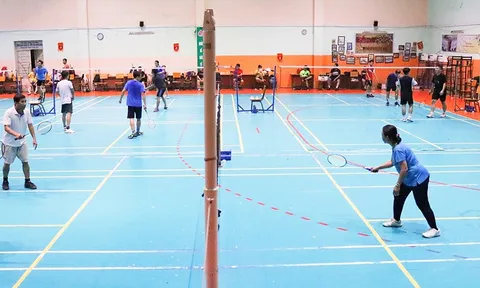 Bác Thanh Bạch - ở An Giang hỏi: Xin cho biết, chơi cầu lông có tác dụng gì đối với người trung niên?