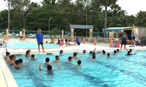 An Giang tăng cường phổ cập bơi cho trẻ em
