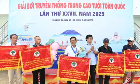 TP.HCM nhất toàn đoàn Giải Bơi truyền thống trung cao tuổi toàn quốc năm 2025