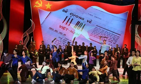 Xây dựng và phát triển văn hóa, con người Việt Nam đáp ứng yêu cầu phát triển bền vững đất nước