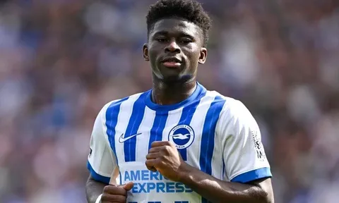 Man City và Man United đối mặt khó khăn trong thương vụ chiêu mộ Carlos Baleba