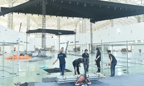 Thi công đồng loạt các gian hàng cho Triển lãm thành tựu Đất nước nhân dịp kỷ niệm 80 năm Ngày Quốc khánh
