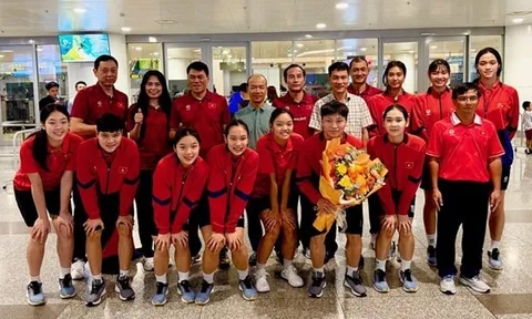 Đội tuyển bóng chuyền U21 nữ về nước