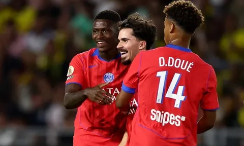 PSG khởi đầu nhọc nhằn, Giroud làm nên lịch sử ở trận mở màn Ligue 1