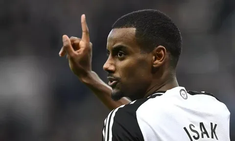 Alexander Isak công khai chỉ trích, Newcastle United có hành động cứng rắn