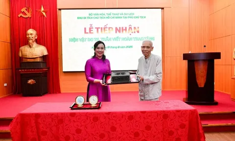 Khu Di tích Chủ tịch Hồ Chí Minh tại Phủ Chủ tịch tiếp nhận hiện vật về Chủ tịch Hồ Chí Minh