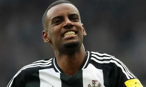 Liverpool hỏi mua Isak với giá 140 triệu bảng, Newcastle sắp đón tiền đạo thay thế