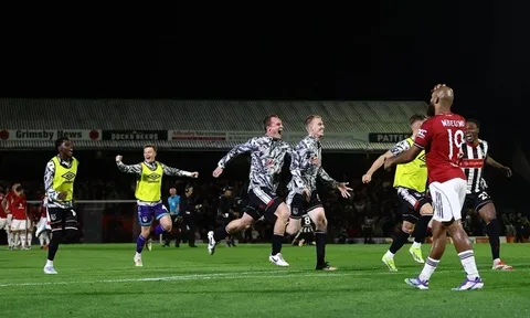 Grimsby gặp đối thủ nào tại Cúp Liên đoàn Anh sau thắng lợi trước Man United