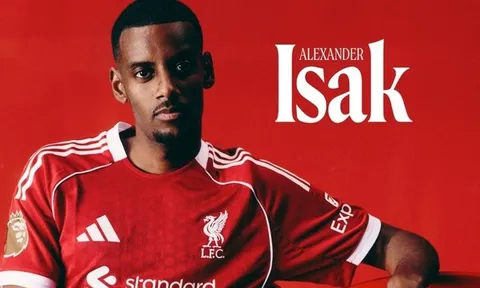 Cựu tiền vệ Toni Kroos chê bai "bom tấn" Alexander Isak của Liverpool