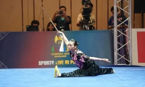 Giải vô địch Wushu thế giới 2025: Võ sĩ Dương Thúy Vi đứng hạng 6 nội dung Kiếm thuật