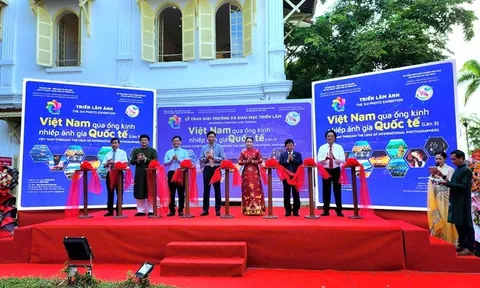 Khai mạc triển lãm Việt Nam qua ống kính nhiếp ảnh gia quốc tế