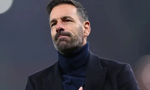 Huấn luyện viên Van Nistelrooy sắp tái xuất ở đội bóng mới