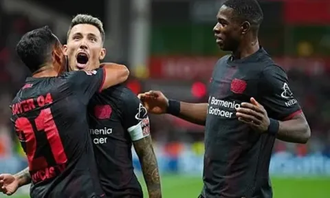 Bayer Leverkusen giành chiến thắng đầu tiên tại Bundesliga