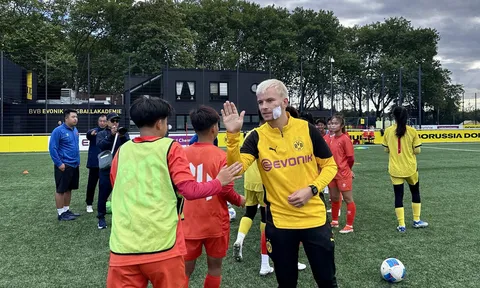 "Thuyền trưởng" U17 Borussia Dortmund trực tiếp huấn luyện đội tuyển U17 Việt Nam
