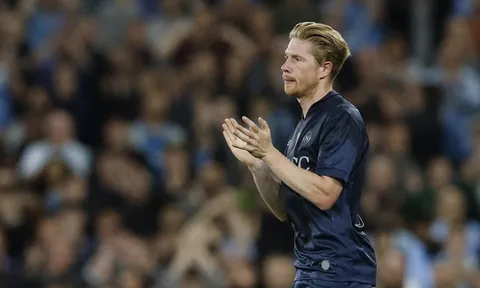 Huấn luyện viên Conte xin lỗi De Bruyne, Chelsea bị 'sờ gáy' vụ cô lập Sterling