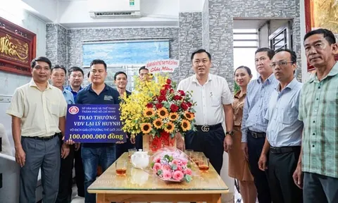 UBND TP.HCM thưởng “nóng” cho kỳ thủ Lại Lý Huynh