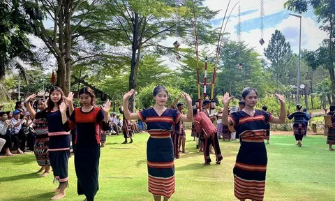 Khám phá bản sắc văn hóa các dân tộc Việt Nam qua chuỗi sự kiện "Em là hoa của núi”