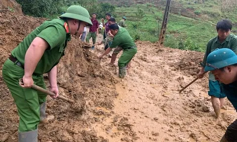 Thủ tướng yêu cầu phải thần tốc hơn nữa, huy động tối đa lực lượng khắc phục nhanh nhất hậu quả bão, mưa lũ