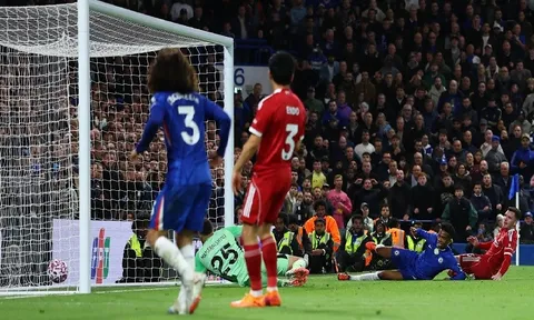Chelsea thắng kịch tính trước Liverpool ở phút bù giờ