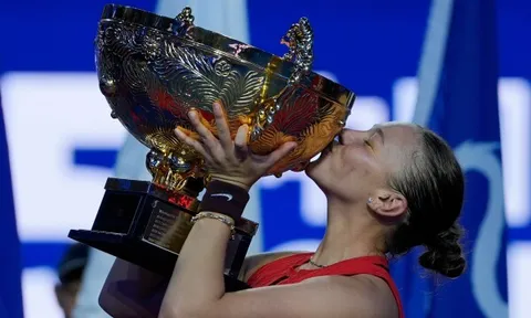 Anisimova đăng quang China Open 2025