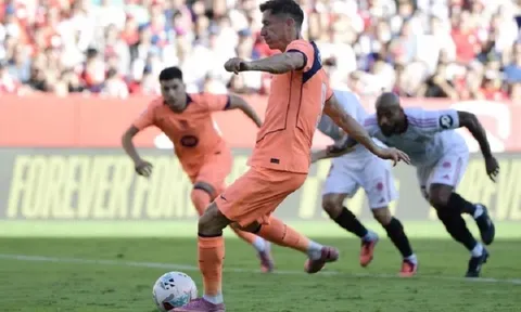 Marcus Rashford ghi bàn, Barcelona vẫn thua đậm trước Sevilla