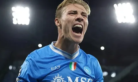 Huấn luyện viên Antonio Conte ngầm chê Man United không biết sử dụng Rasmus Hojlund