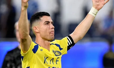Cristiano Ronaldo thành tỷ phú USD đầu tiên của làng bóng đá