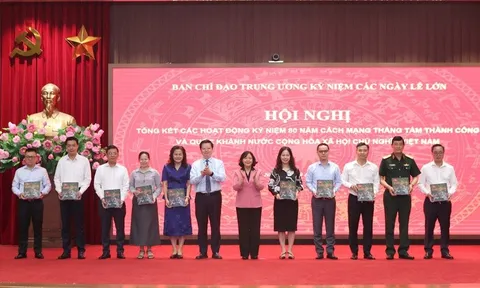 Tiếp tục phát huy tinh thần yêu nước, bồi đắp niềm tin và khát vọng phát triển
