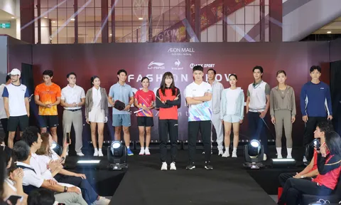 Vận động viên Huỳnh Thị Mỹ Tiên và Lê Quốc Khánh trình diễn thời trang tại Sport Fashion Show