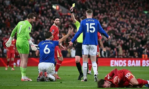 Liverpool nhận cú sốc về lực lượng trước đại chiến Man United