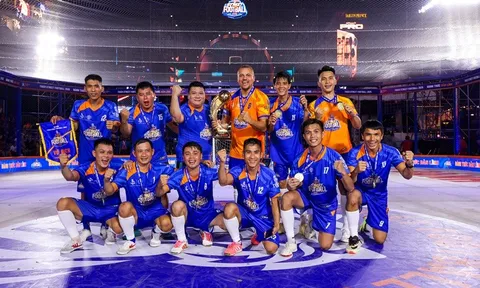 Huyền thoại Wes Brown dẫn dắt Hai Trường FC 2 vô địch toàn quốc tại Tiger Street Football 2025
