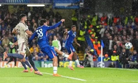 Sao trẻ Chelsea lập kỷ lục, Napoli hỗn loạn sau trận thua