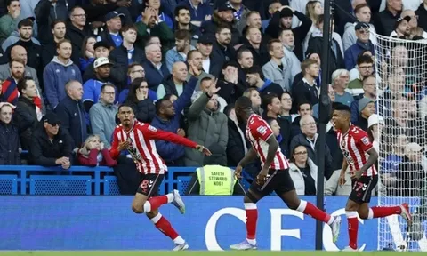 Chelsea và Liverpool cùng thua sốc trước đối thủ
