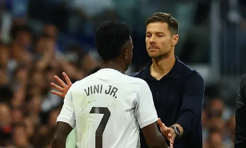 Real Madrid "dậy sóng" vì mâu thuẫn giữa Xabi Alonso và Vinicius