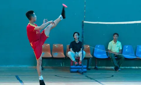 Bác Vũ Hiền - ở Đồng Nai hỏi: Xin cho biết, chơi đá cầu thường xuyên có tác dụng gì, cần lưu ý gì để việc tập luyện có hiệu quả?