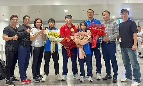 Đội tuyển cử tạ Việt Nam về nước kết thúc chuyến thi đấu tại Đại hội Thể thao Trẻ châu Á 2025