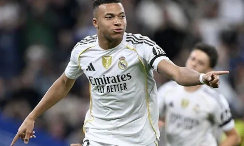 Kylian Mbappe lập cú đúp giúp Real Madrid bỏ xa Barcelona