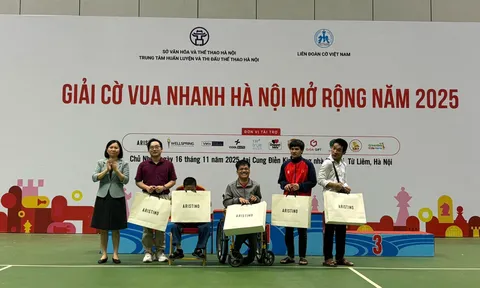 Vận động viên người khuyết tật giành giải thưởng Vận động viên truyền cảm hứng tại Giải cờ Vua nhanh Hà Nội mở rộng 2025