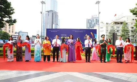 Khai mạc Triển lãm ảnh "Thành phố Hồ Chí Minh vươn mình cùng đất nước qua góc nhìn điện ảnh"