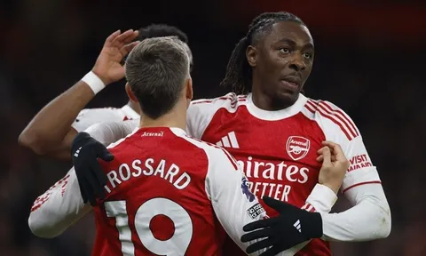 Eberechi Eze lập hat-trick, Arsenal đè bẹp Tottenham