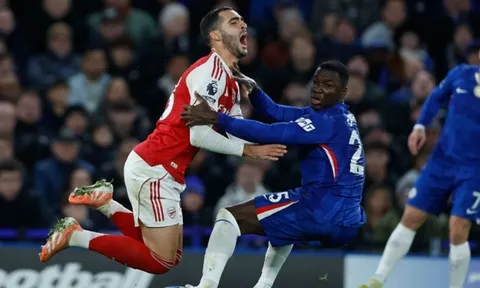 Chelsea cầm hòa Arsenal dù thi đấu thiếu người, Liverpool cắt đứt mạch thua