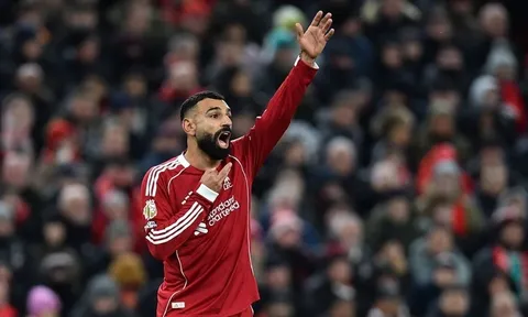 Tiền đạo Mohamed Salah nhận được lời đề nghị "điên rồ" để rời Liverpool