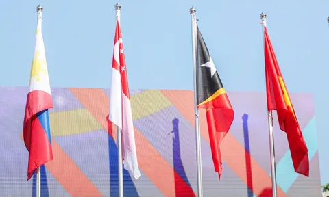 Nhật ký SEA Games 33: Xúc động và tự hào Quốc kỳ Việt Nam tung bay trên bầu trời Thái Lan