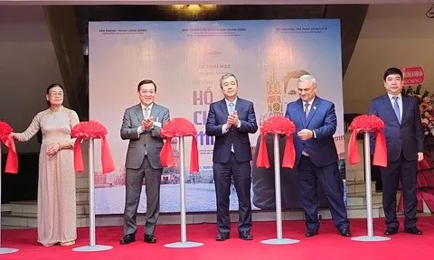 Khai mạc Trưng bày chuyên đề "Dấu chân Hồ Chí Minh trên quê hương Cách mạng tháng Mười"